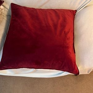 Set of 2 Red Pillows